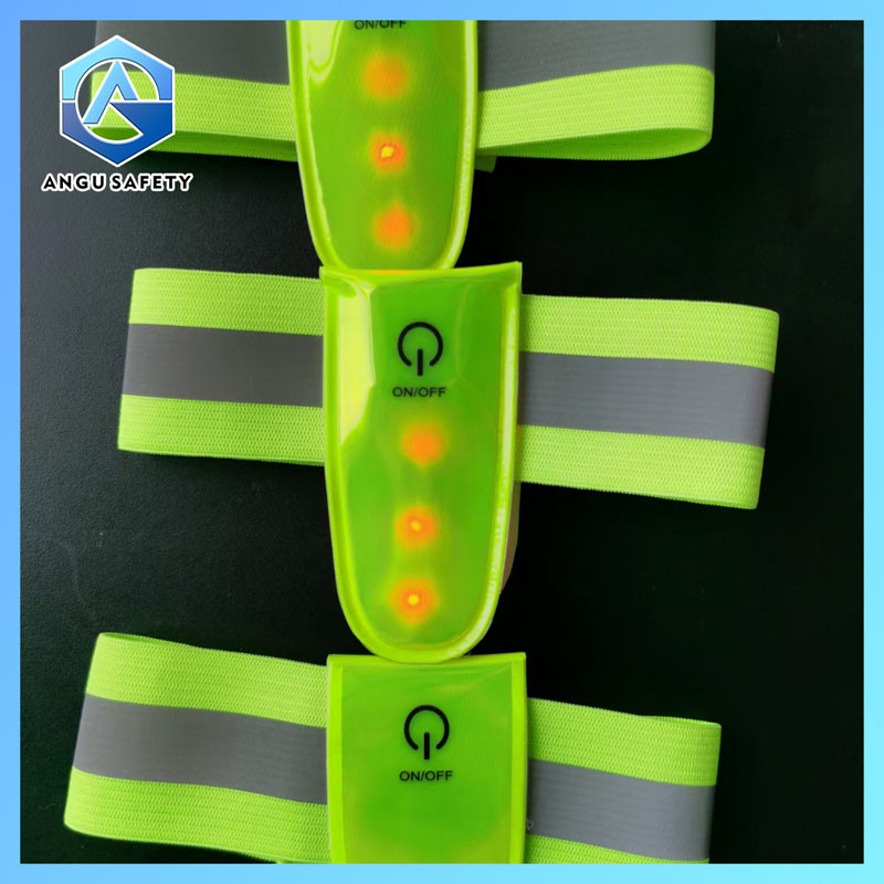 Hagyja, hogy a hátizsák lámpa LED-es fényvisszaverő kapocs megvilágítsa a biztonsági vonalat az éjszakai úton!